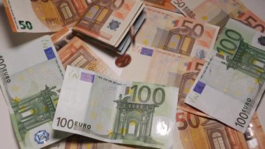 Çok sayıda sikke ve paralar, Euro, para