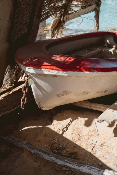 Motor Olmadan Ahşap Balıkçı Teknesi — Stok fotoğraf