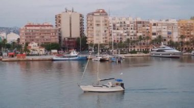 Denia, İspanya - 6 Ağustos 2018: Denia bağlantı noktası