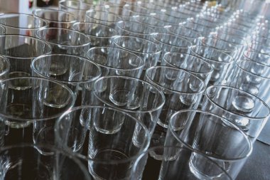 gözlük içecekler olmadan bir bar çubuk