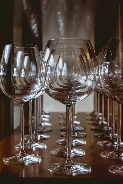 boş gözlük bar counter