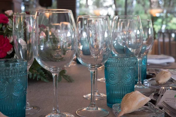 Düğün için tablodaki kaplı plakalar