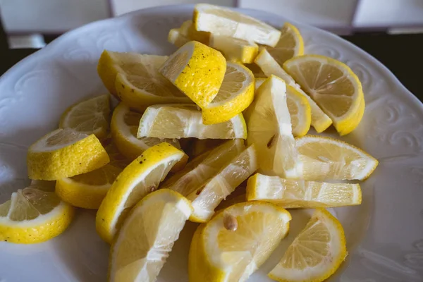 Zitronen Scheiben Geschnitten Sie Getränke Geben — Stockfoto