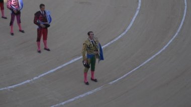 Requena, İspanya - 2 Eylül 2017: Bullring, yüzük, Juan Jose Padilla, Jesus Duque, Varea girerek güreşçileri