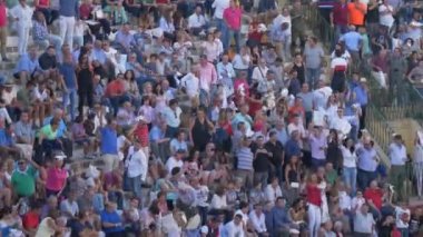 Requena, İspanya - 2 Eylül 2017: Bullring bir boğa güreşi izlerken İspanya'nde yayımlamak