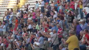 Requena, İspanya - 2 Eylül 2017: Bullring bir boğa güreşi izlerken İspanya'nde yayımlamak