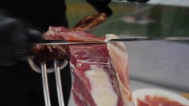 Bir İspanyol siyah bacak kesme jambon kesici