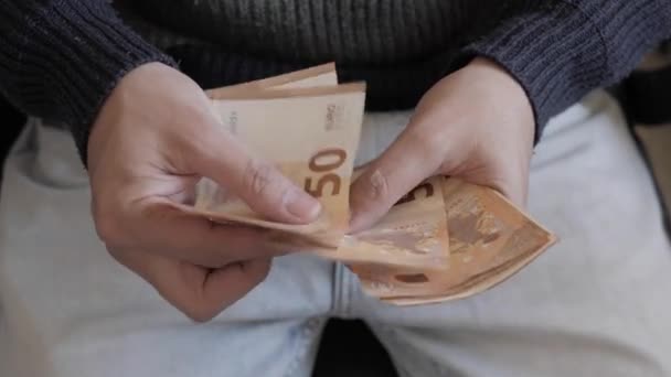 Mãos Homem Contando Cinquenta Notas Euro — Vídeo de Stock