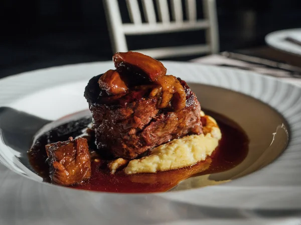 Lüks restoranda lezzetli Dana eti