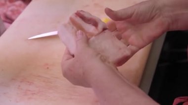 Dilimlenmiş dana pirzola için Pazar kasaplık kesme