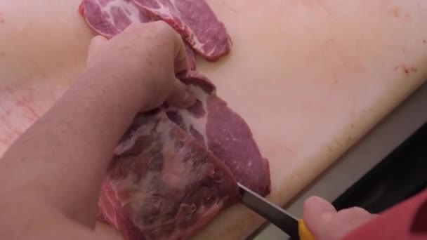 Pemotongan Daging Pasar Memotong Daging Sapi Muda Untuk Daging — Stok Video