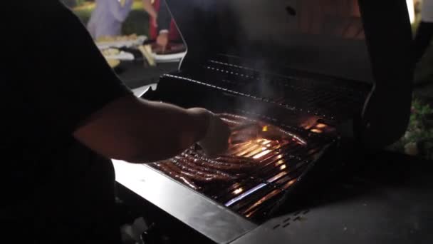 Cucinare Barbecue Notte — Video Stock