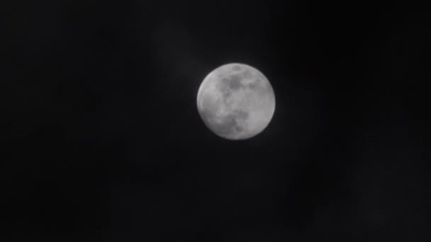 Lua Cheia Céu Nublado Nuvens Negras Cobrindo Lua Câmera Acelerada — Vídeo de Stock