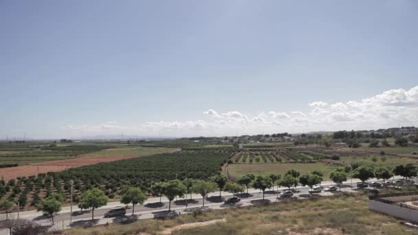 Vista Panorámica Desde Altura Campo Junto Con Una Carretera Con — Vídeos de Stock