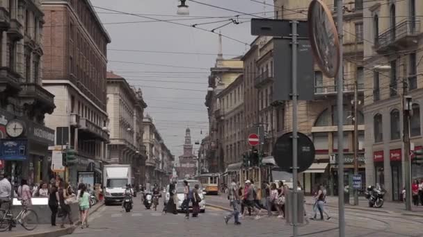 Milano Italien Juni 2014 Äldsta Spårvagnar Europa Passerar Genom Gatan — Stockvideo