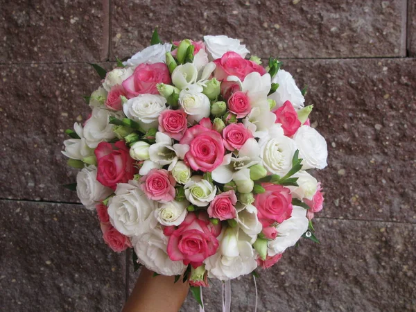 Clássico Bouquet Nupcial Punho Cores Rosa Vermelho Branco — Fotografia de Stock