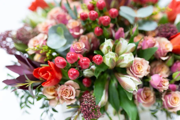 Flower Arrangement Bright Fresh Flowers Different Varieties Colors Red Pink — Stock Photo, Image