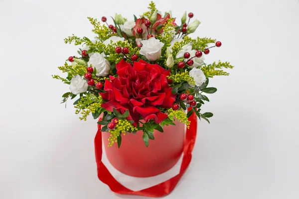 Lebensbejahende Komposition Aus Frischen Blumen Rose Eustoma Solidaga Pistazienblättern Und — Stockfoto