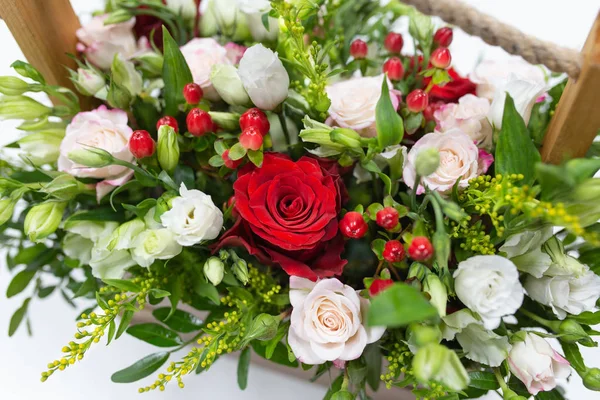 Emotional Composition Fresh Flowers Greenery Berries Green Light Green White — Stock Photo, Image
