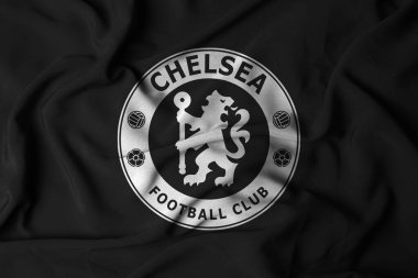 Pringsewu, Lampung; 7 Eylül 2025; Chelsea Club Logo Rozeti, İngiltere Premier Ligi Sembolü, Kara Arkaplanda Uçan Sancak