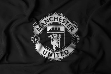 Pringsewu, Lampung; 7 Eylül 2025; Manchester United Club Logo Rozeti, İngiltere Premier Ligi Sembolü, Banner Flying on Black Background