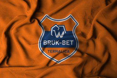 Pringsewu, Lampung; 20 Eylül 2025; Polonya üst ligi Ekstraklasa 'da Bruk Bet Termalica Futbol Kulübü bayraklarında rozet logosu