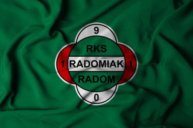 Pringsewu, Lampung; 20 Eylül 2025, Leh üst ligi Ekstraklasa 'da Radomiak Radom Futbol Kulübü' nün bayrağında rozet logosu.