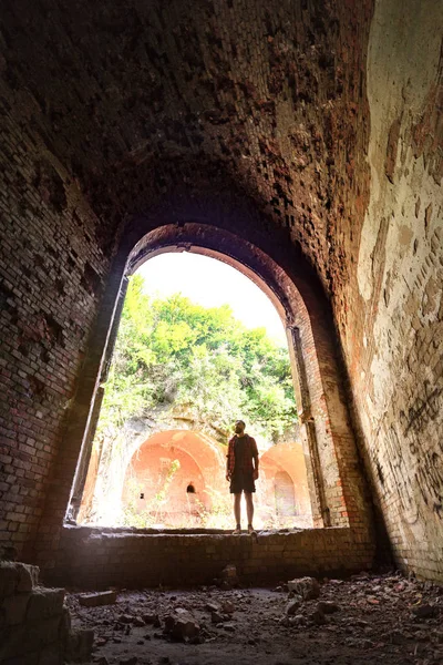 Eski Kale Yıpranmış Karanlık Koridor Kemer Ayakta Turizm — Stok fotoğraf
