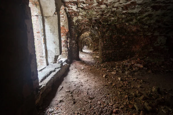 Eski Kale Yıpranmış Karanlık Koridor — Stok fotoğraf