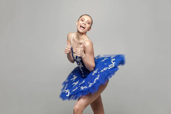 Zufriedene Schöne Ballerina Frau Blauem Kostüm Mit Make Und Dutt — Stockfoto