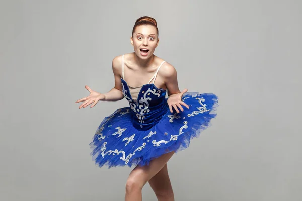 Bela Bailarina Mulher Traje Azul Com Grandes Olhos Abriu Boca — Fotografia de Stock