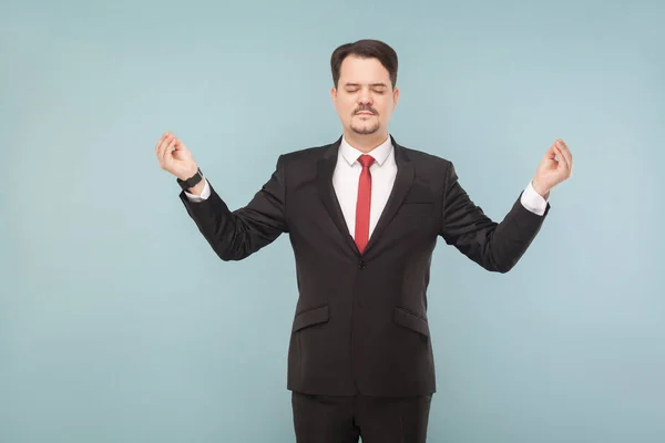 Zakenman Ogen Gesloten Holding Vingers Houden Mudra Gebaar Terwijl Het — Stockfoto