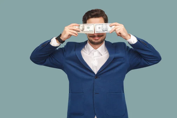 Bonito Homem Negócios Feliz Casaco Azul Camisa Branca Segurando Dólares — Fotografia de Stock