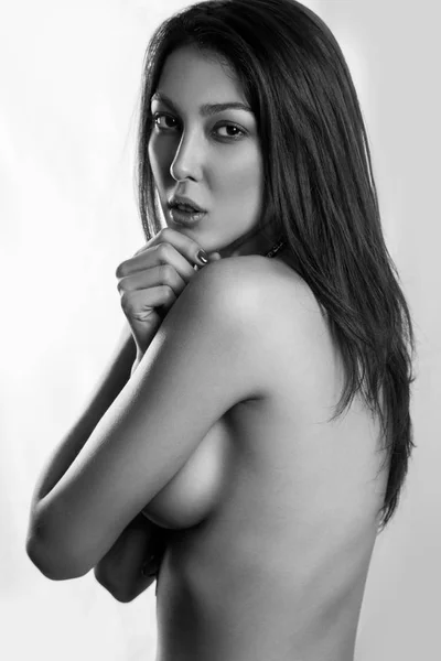 Sensuale Giovane Modello Nudo Allettante Guardando Fotocamera Isolata Sfondo Bianco — Foto Stock