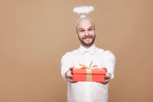 Feliz Bonito Meia Idade Careca Barbudo Anjo Camisa Halo Branco — Fotografia de Stock