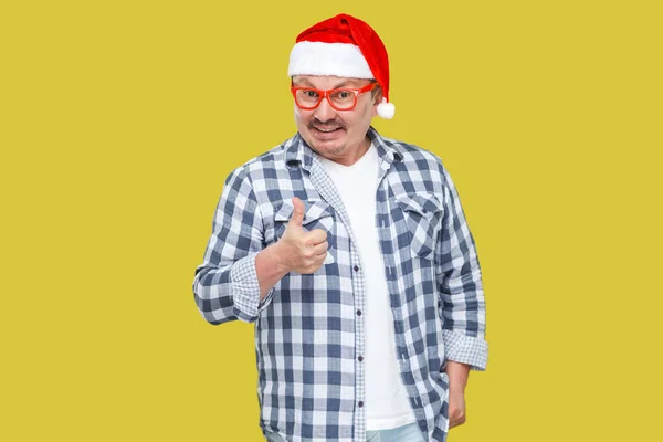 Mann Mittleren Alters Roter Weihnachtsmütze Mit Daumen Nach Oben Auf — Stockfoto