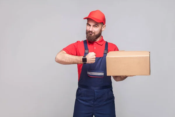 Young Logistic Bearded Man Blue Uniform Red Shirt Holding Cardboard — Stock Photo, Image