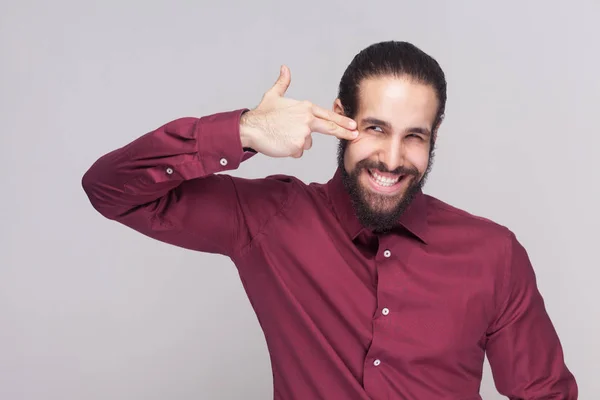 Retrato Hombre Guapo Loco Con Pelo Largo Recogido Oscuro Barba — Foto de Stock