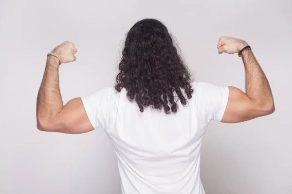 Back View Strong Bodybuilder Man White Shirt Long Wavy Hair — Stock Photo, Image