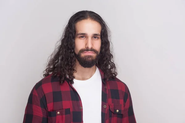 Portret Van Triest Knappe Man Met Baard Zwarte Lang Krullend — Stockfoto