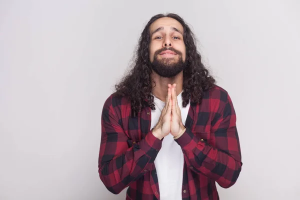 Retrato Hombre Guapo Preocupación Esperanzador Con Barba Pelo Rizado Largo —  Fotos de Stock