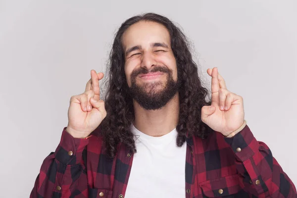 Portret Van Hoopvol Knappe Man Met Baard Zwarte Lang Krullend — Stockfoto