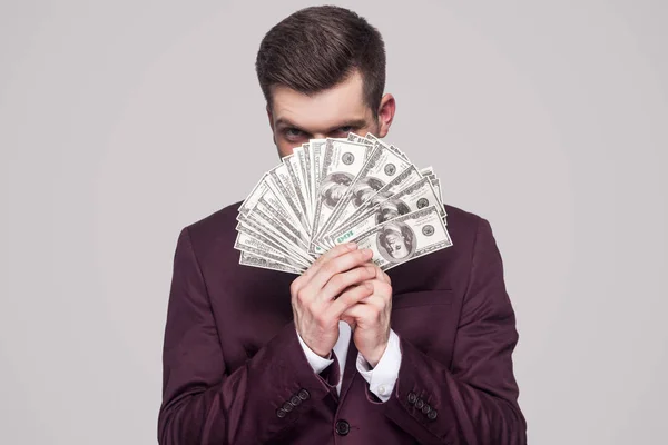 Retrato Sério Astúcia Jovem Empresário Casaco Violeta Clássico Escondido Atrás — Fotografia de Stock