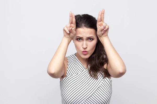 Portret Van Grappige Mooie Jonge Brunette Vrouw Met Make Gestreepte — Stockfoto