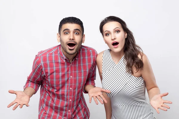 Hombre Guapo Sorprendido Camisa Cuadros Roja Hermosa Mujer Vestido Rayas —  Fotos de Stock