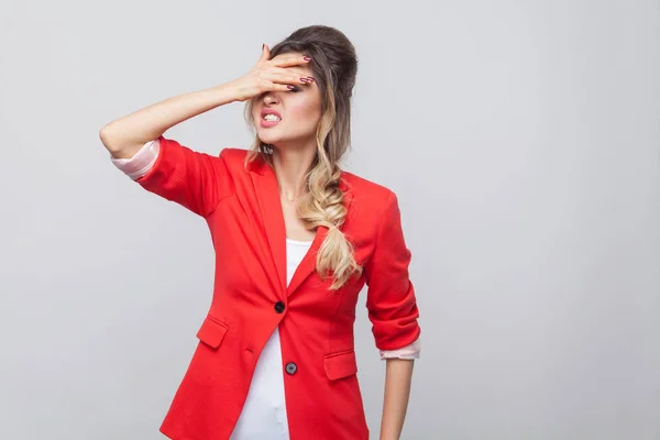 Retrato Triste Perder Hermosa Dama Negocios Con Peinado Maquillaje Blazer — Foto de Stock