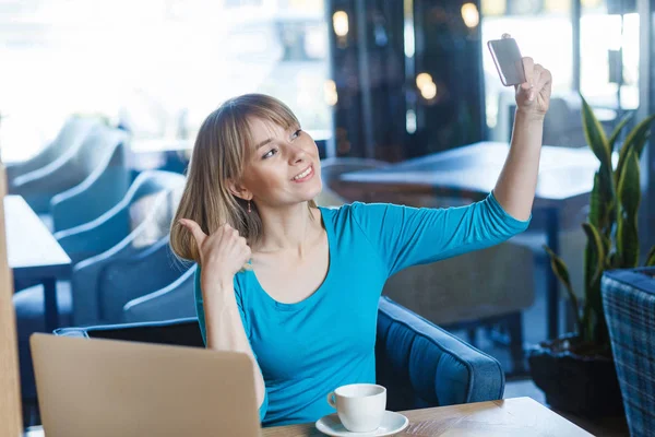 Satisfied Funny Young Blonde Woman Blue Blouse Holding Smartphone Making — Stock Photo, Image