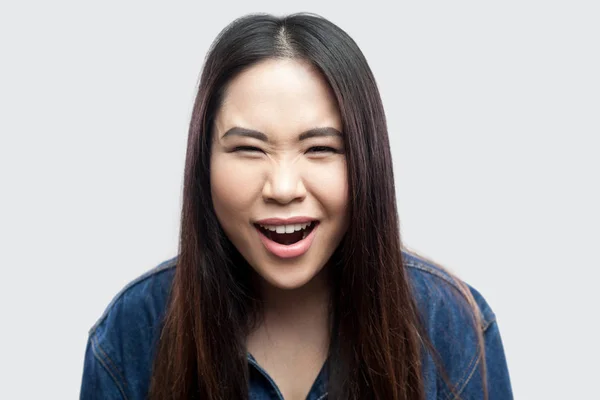 Galet Rolig Vacker Brunett Asiatisk Ung Kvinna Casual Blå Denim — Stockfoto