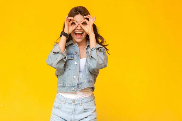 Portrait Surprised Beautiful Brunette Young Woman Denim Casual Style Standing — Stock Photo, Image