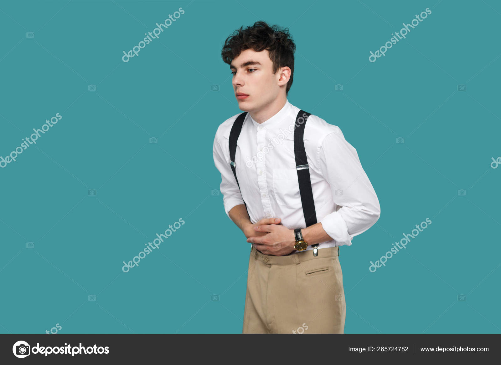 Joven Hombre Negocios Rizado Con Camisa Casual Tirante: fotografía de stock khosrork #265724782 | Depositphotos